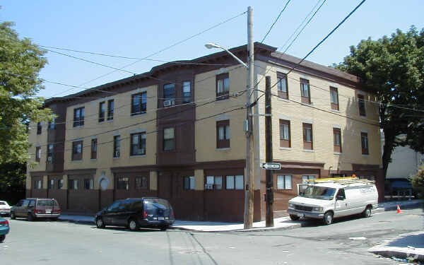 Building Photo - Walnut Condominiums