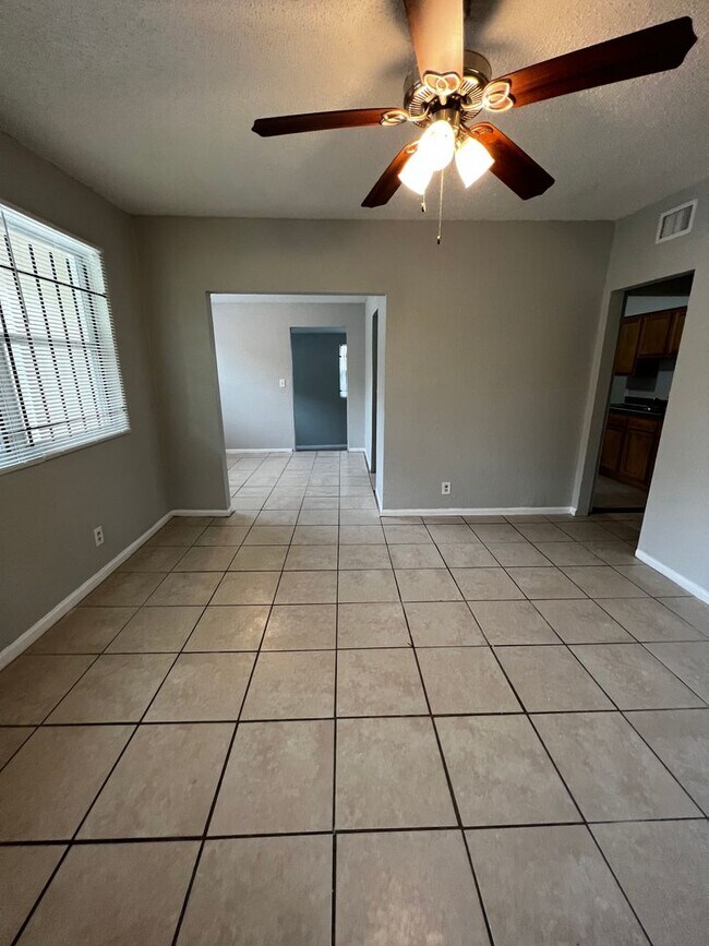 Building Photo - Spacious, updated 3/1 with bonus room and large utility room