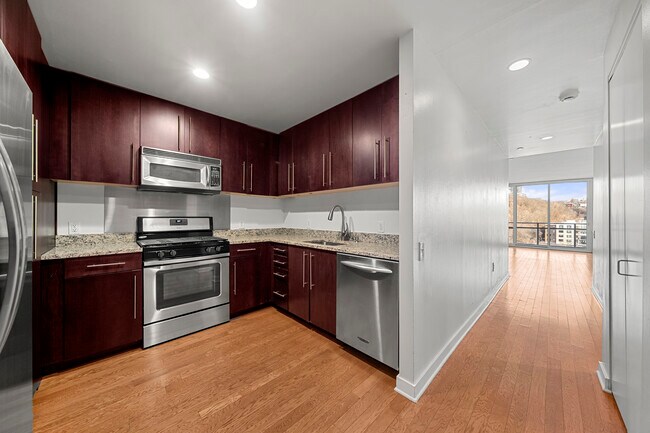 Foto del edificio - 917 Hudson Park