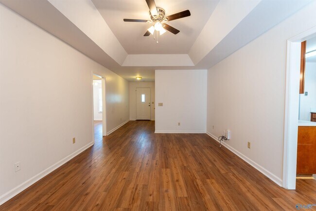 Building Photo - 236 Shadowbrook Ln NE