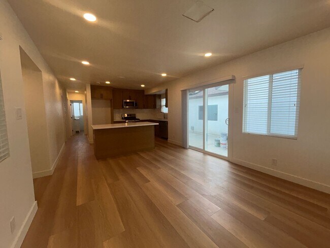 Foto del edificio - Beautiful newly renovated 3-bedroom, 2-bath home available now in Westminster!