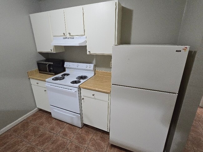 Building Photo - 1849 Southpointe Dr