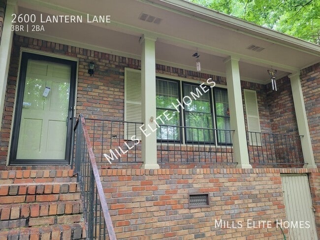 Building Photo - Three Bedroom 2 Bathroom College Park Home...
