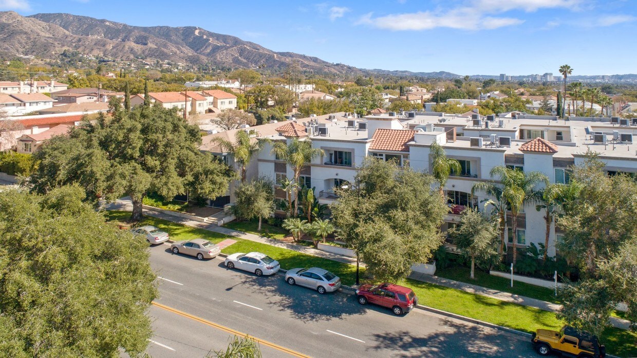 Foto principal - 630 E Olive Ave