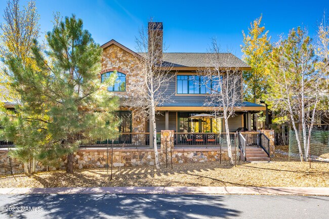 Foto del edificio - 1507 E Castle Hills Dr