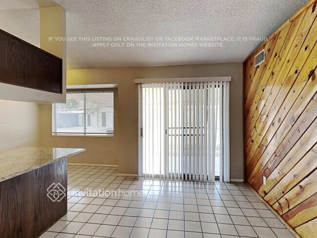 Building Photo - 3130 W Las Palmaritas Dr