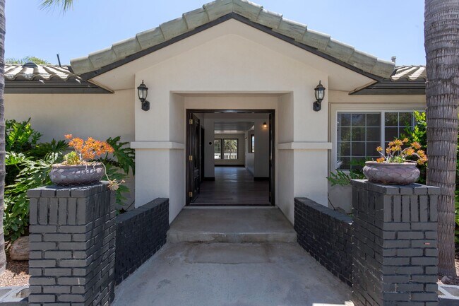 Building Photo - LUXURY LIVING POOL HOME ON 2+ ACRES IN THE...
