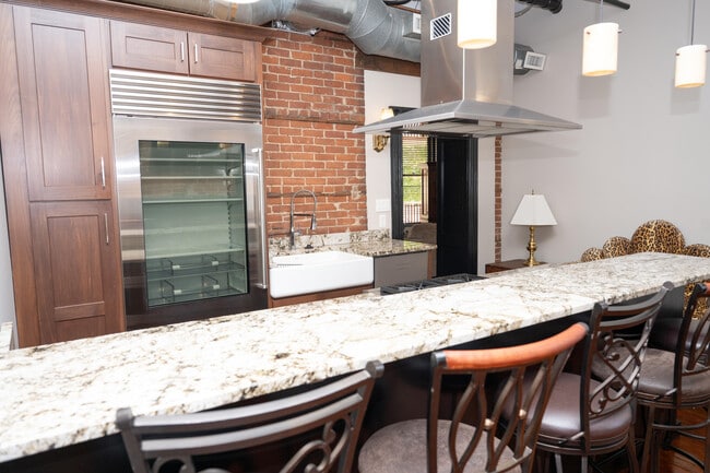 Foto del edificio - 275 S Limestone