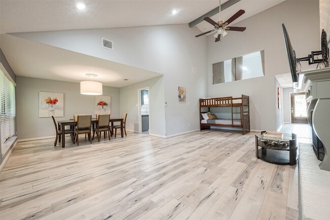 Foto del edificio - 1723 Rock Fence Dr