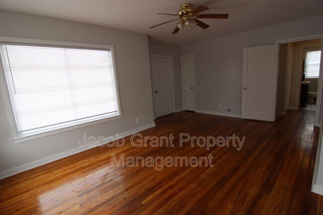 Foto del edificio - 370 E 18th St