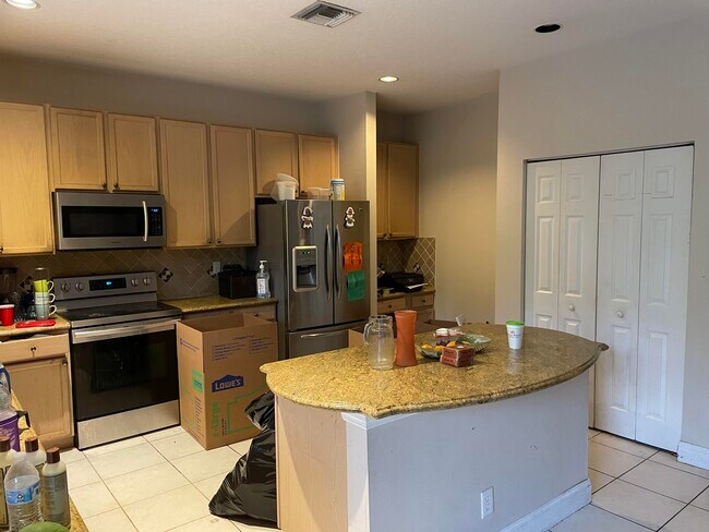 Building Photo - 11320 Edgewater Cir