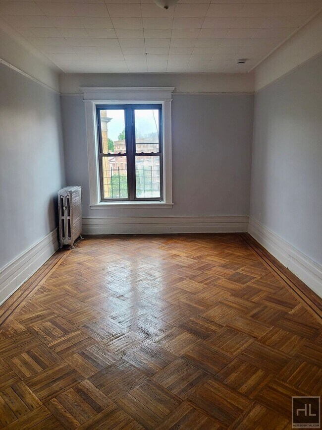 Foto del edificio - 4BR 1BA Plus Size Rent Stabilized Pre War Corner Unit in Ditmas Park