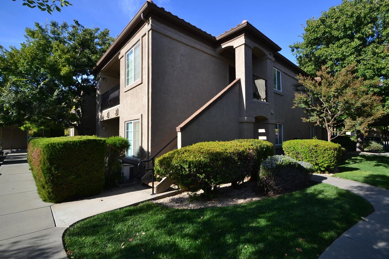 Primary Photo - 4200 E Commerce Way