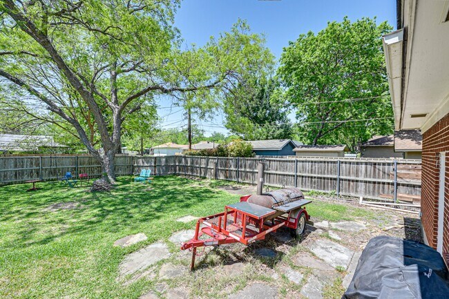 Foto del edificio - Casa View Heights Gem with Huge Fenced Yard