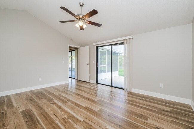 Foto del edificio - 5811 Silvermoon Ave