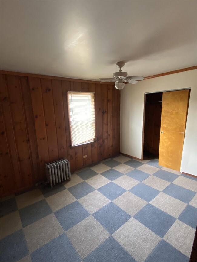 Building Photo - 8842 S Kenwood Ave