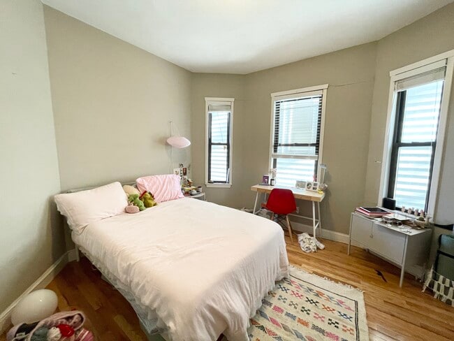 Building Photo - 1576 Tremont St