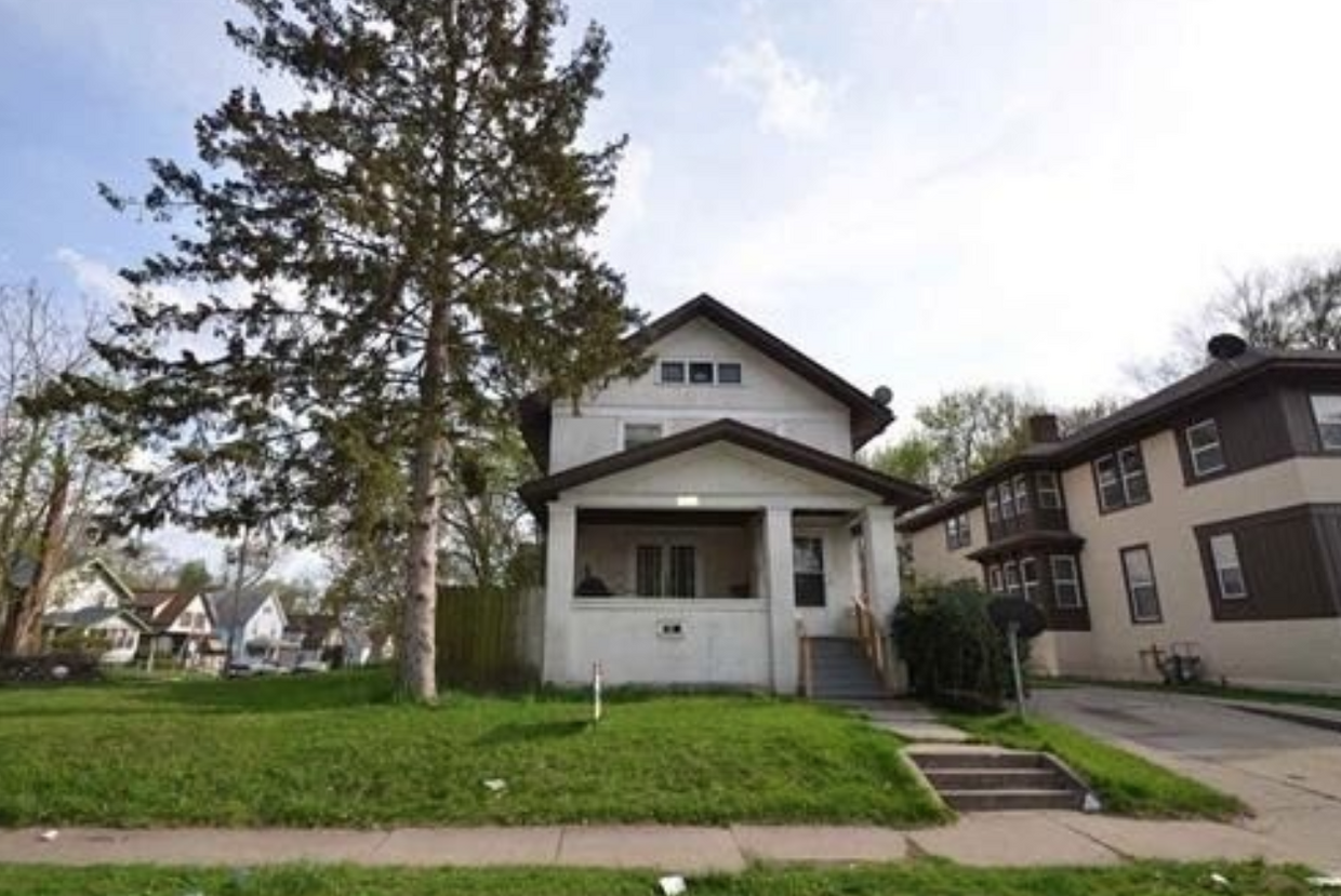Primary Photo - 1506 School St