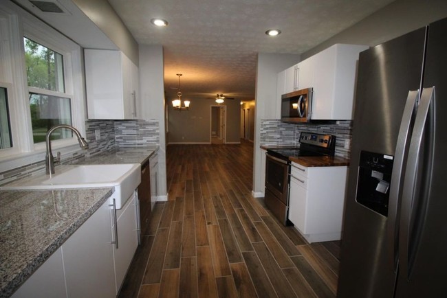Building Photo - 318 Northcrest Dr