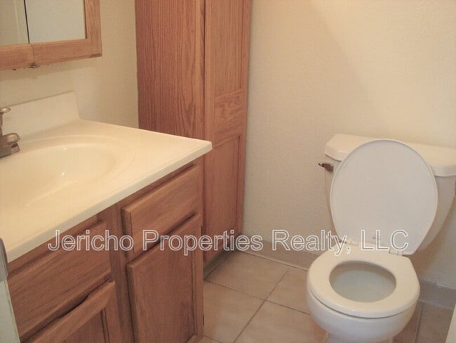 Building Photo - 857 S Van Gordon Ct