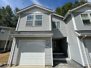 Building Photo - 1424-1426 Falcon Loop