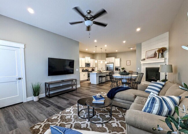 Foto del edificio - Low-Maintenance Luxury on One Level - new home Star, ID