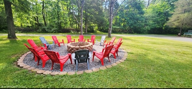 Foto del edificio - 1225 Sleepy Hollow Rd