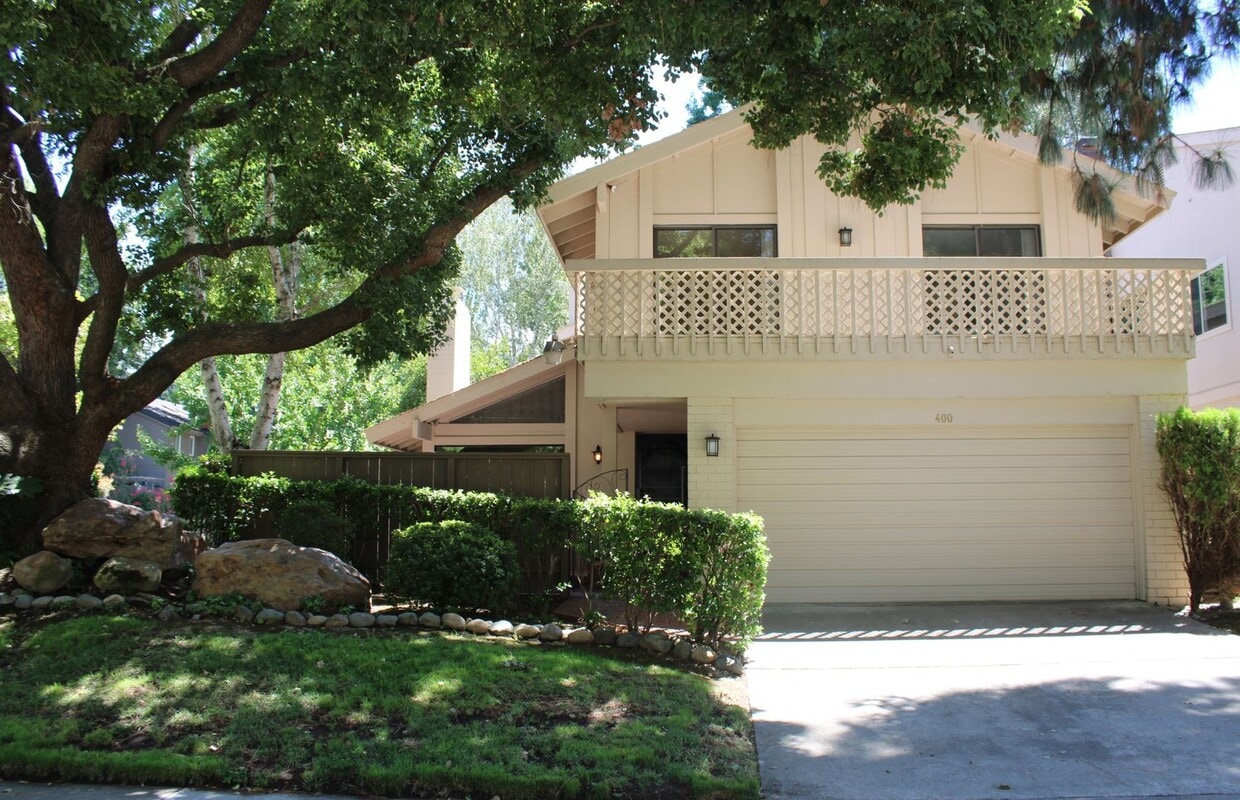 Photo - 400 Hartnell Place