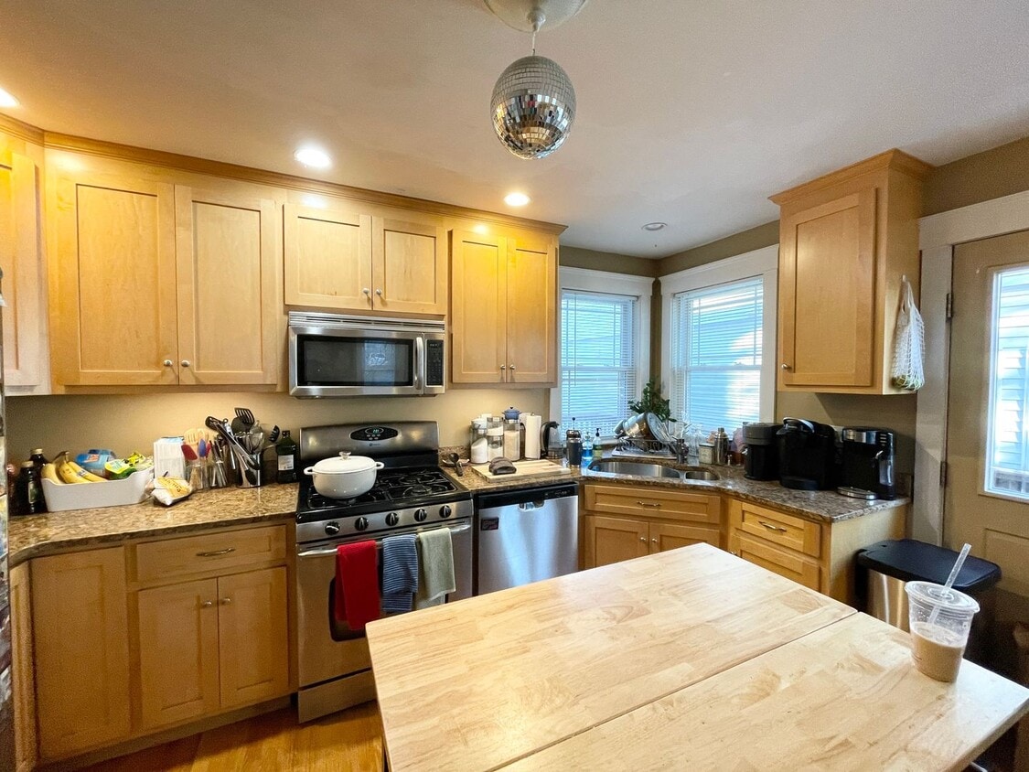 Mission Hill 4 Bed – 3.5 Bath – Central Air – Garage Parking – No Fee – 9/1 - Mission Hill 4 Bed – 3.5 Bath – Central Air – Garage Parking – No Fee – 9/1
