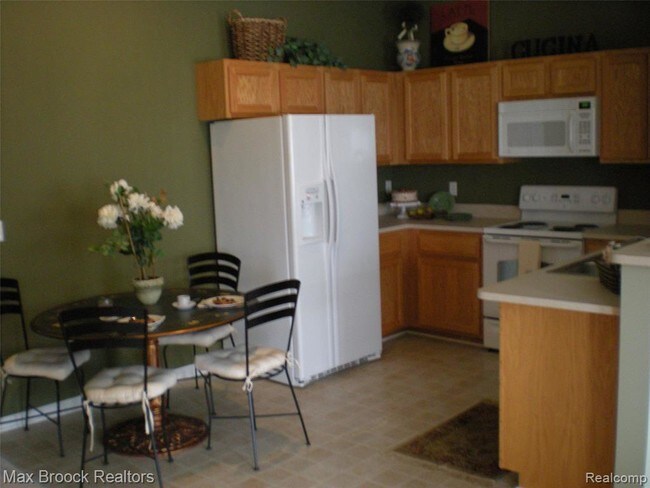 Building Photo - 43037 Burlington Dr