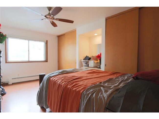 Foto del edificio - 3350 42nd Ave S