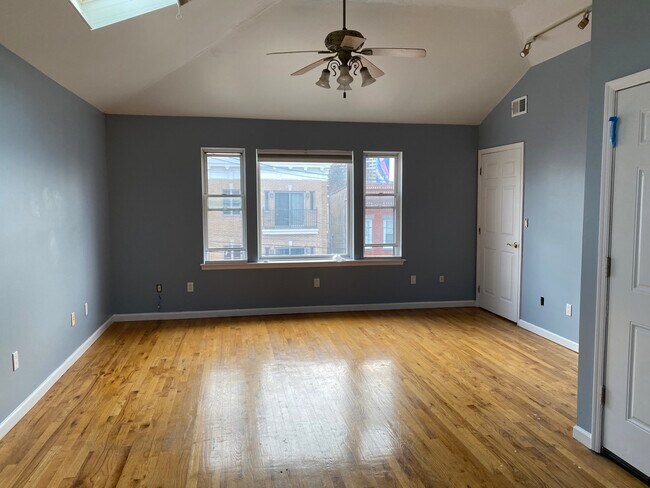 Living RM - 134 Laidlaw Ave
