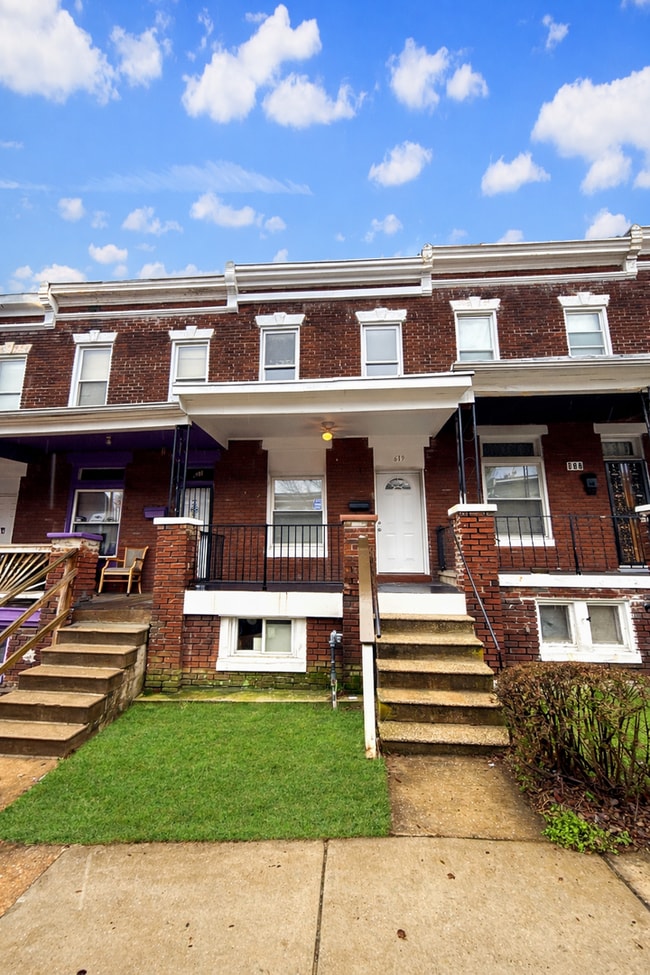 Beautiful 2BR + Den Home with 2 Baths, Modern Kitchen & Central AC - Beautiful 2BR + Den Home with 2 Baths, Modern Kitchen & Central AC