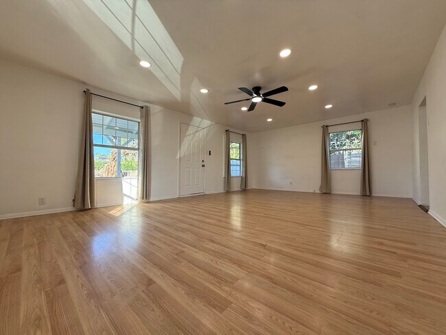 Foto del edificio - 6054 Colfax Ave