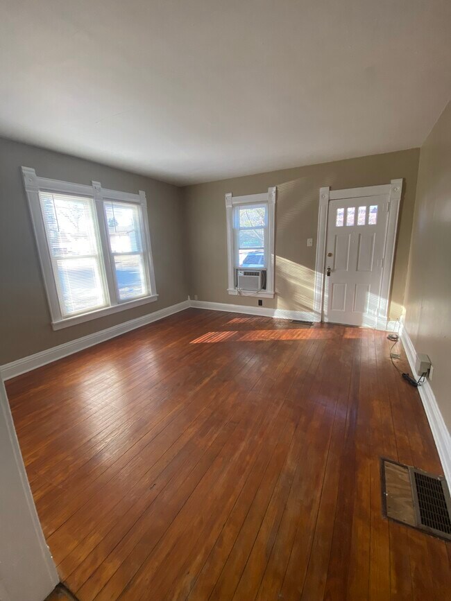 Building Photo - Hempstead