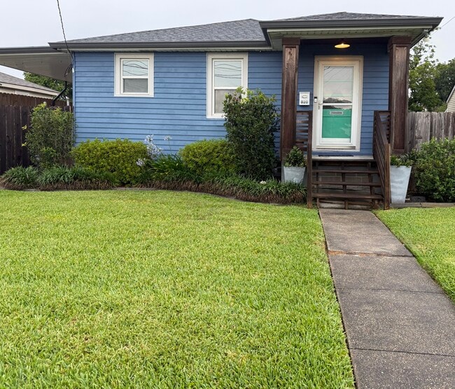 Lush lawn and garden with automatic irrigation system - 820 Thirba St