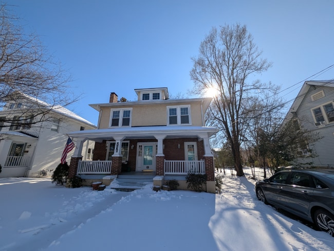 Building Photo - 2226 Windsor Ave SW