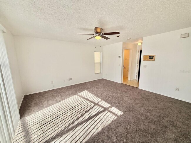 Building Photo - 3237 Fairfield Dr