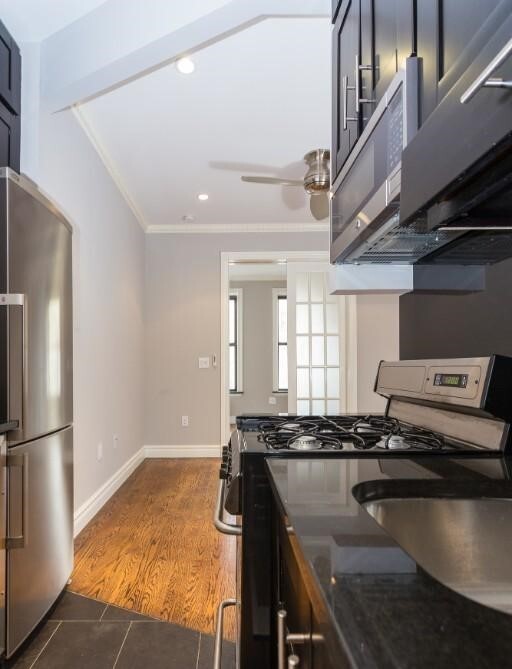 Foto del edificio - 309 E 8th St