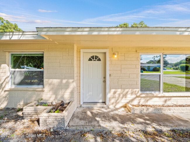 Building Photo - 7740 Pine Lake Dr