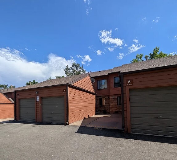 Primary Photo - 449 S Wright St