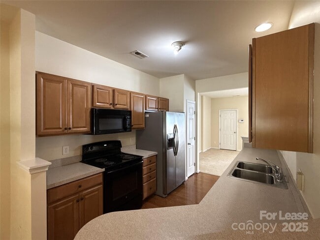 Building Photo - 6160 Prosperity Church Rd