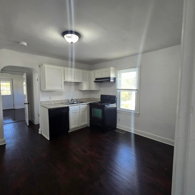 Building Photo - 170 Myrtle Ave