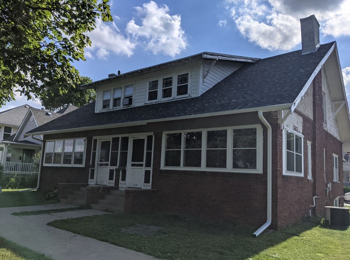 217 N Bellevue Ave, Hastings, NE 68901 Townhome Rentals in Hastings