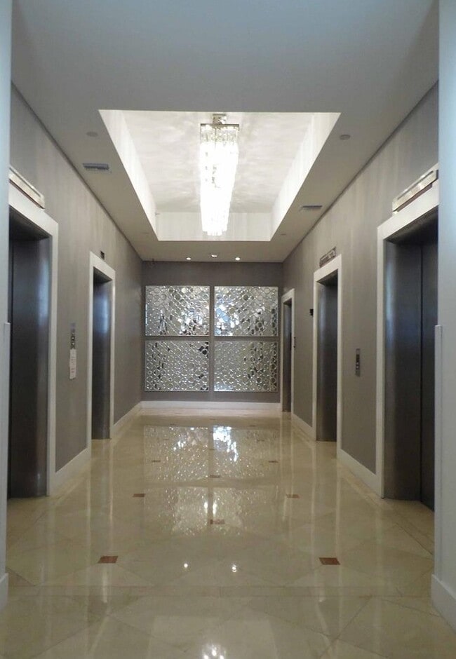 Foto del edificio - 100 Lincoln Rd