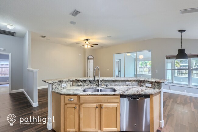 Foto del edificio - 4718 Whispering Wind Avenue, Tampa, FL, 33614