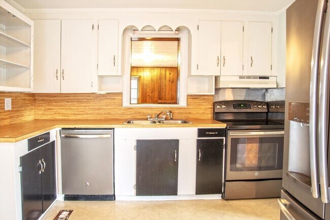 Foto del edificio - 3BR/2.5BA on large lot Hanover Heights - $...