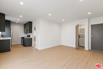 Building Photo - 3314 Mentone Ave