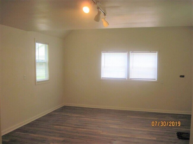Building Photo - 5330 1/2 Masonboro Loop