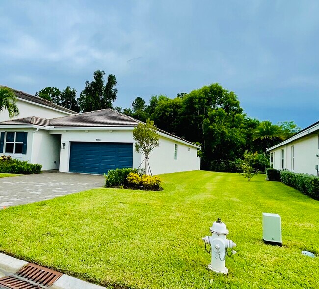 Foto del edificio - 7188 Trotwood Ln